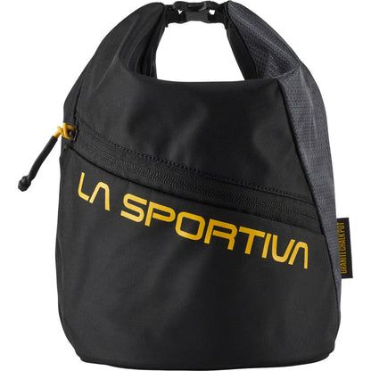 La Sportiva Granite Chalk Pot in Onyx/Black made of recycled Robic X-Grid fabric with magnetic roll-top closure.